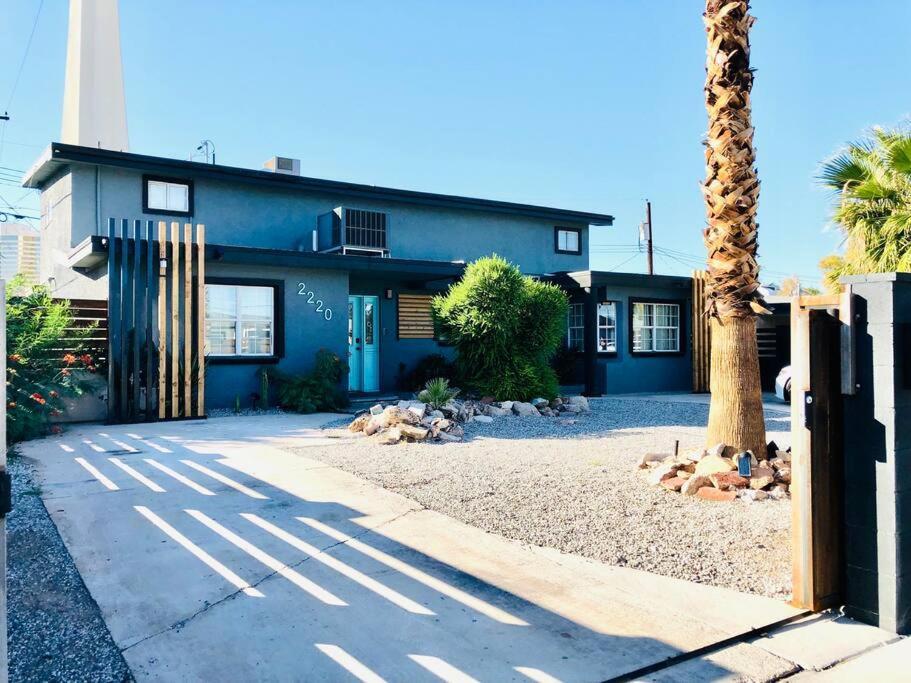 Holiday home 5 Mins Drive To Strip Conventioncenter House /pool *