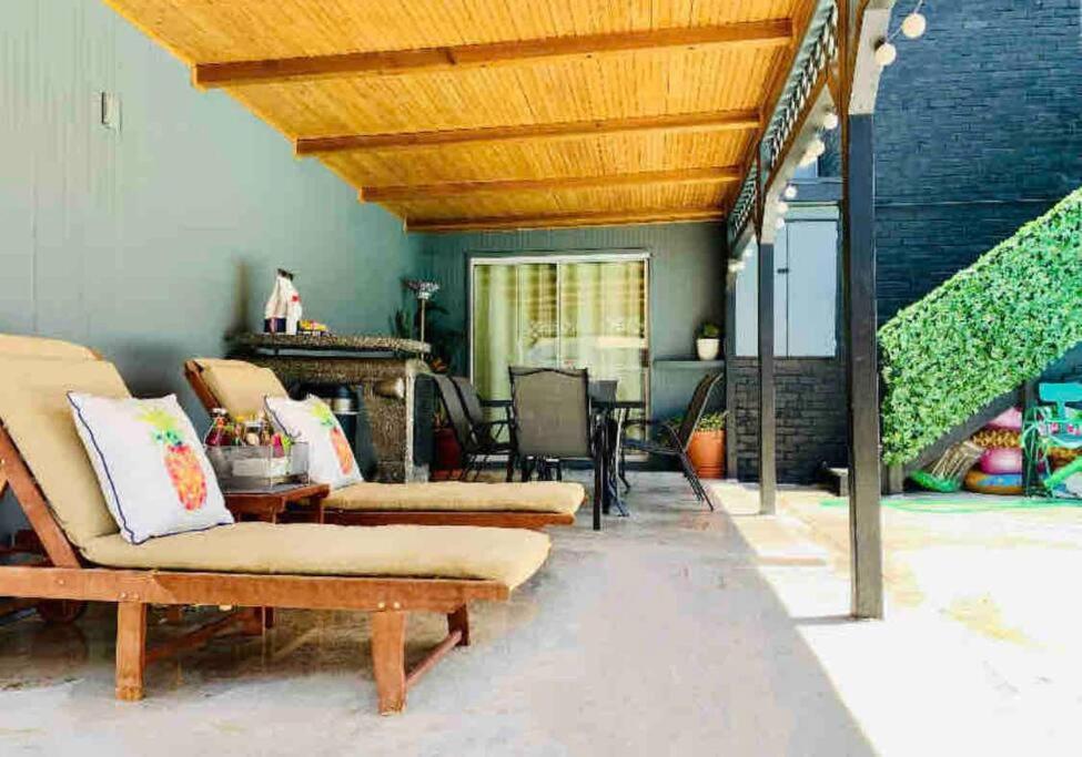 5 Mins Drive To Strip Conventioncenter House /pool Holiday home