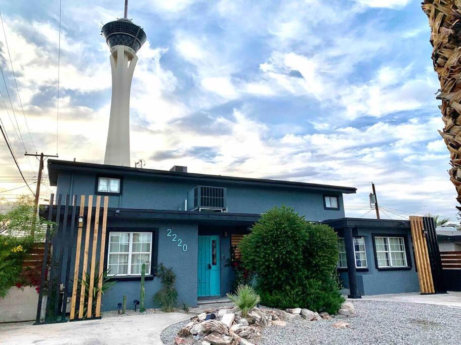 5 Mins Drive To Strip Conventioncenter House /pool Holiday home *