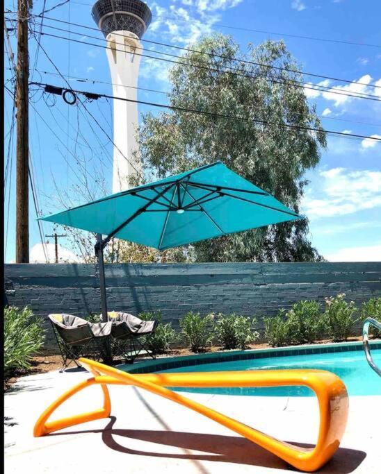 Holiday home 5 Mins Drive To Strip Conventioncenter House /pool