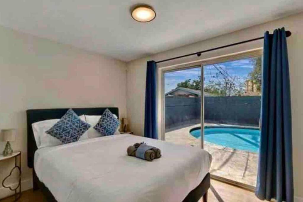 Holiday home 5 Mins Drive To Strip Conventioncenter House /pool Las Vegas