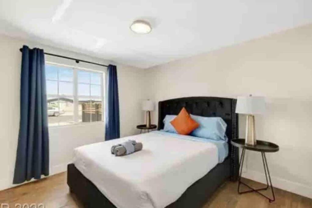 5 Mins Drive To Strip Conventioncenter House /pool Holiday home Las Vegas