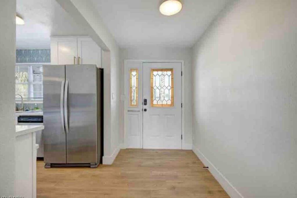 5 Mins Drive To Strip Conventioncenter House /pool Holiday home *