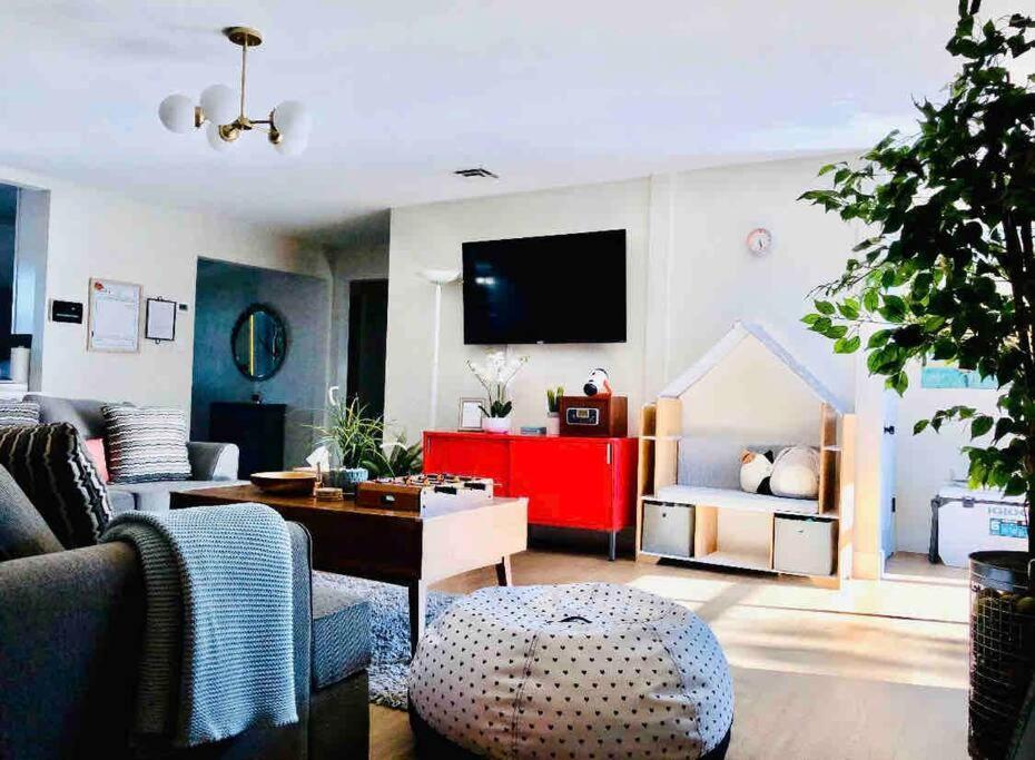 5 Mins Drive To Strip Conventioncenter House /pool Holiday home