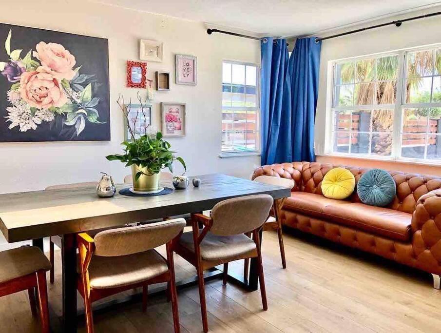 5 Mins Drive To Strip Conventioncenter House /pool Holiday home
