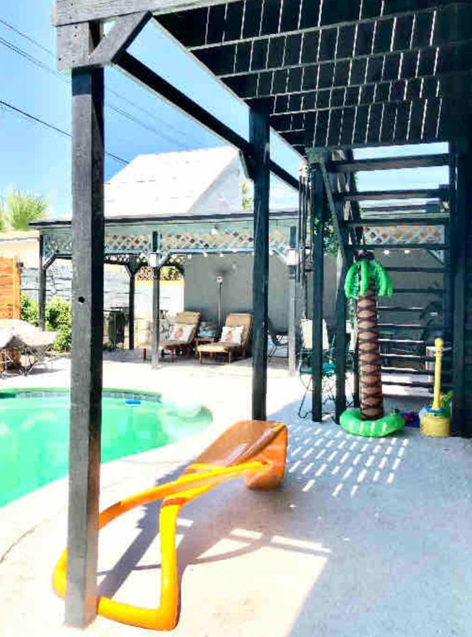 Holiday home 5 Mins Drive To Strip Conventioncenter House /pool *